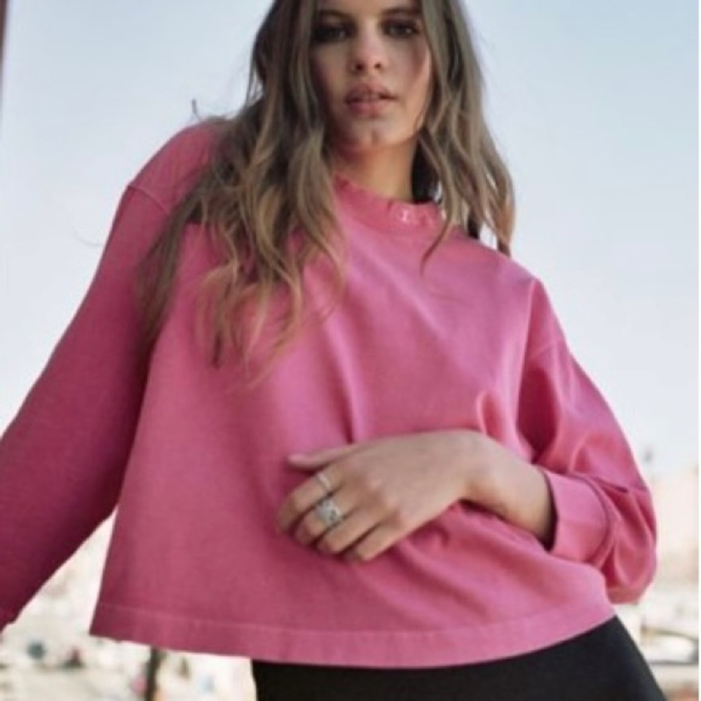 Champion UO Exclusive Mock Neck Long Sleeve Tee
Color:  Distressed Pink
Size: S
